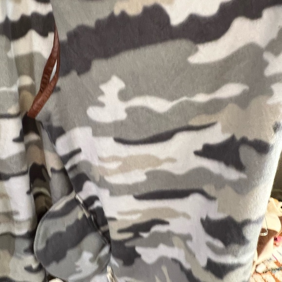 Simply Southern Camo print with faux leather trim vest with pockets - Picture 4 of 7